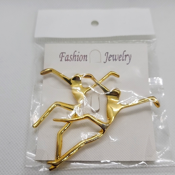 Large Gold Tone Dancers Brooch - Picture 3 of 8